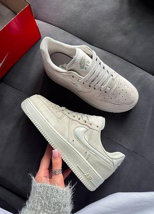 Стильні жіночі кросівки nike air force wolf grey suede