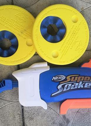Водяний пістолет nerf і нарукавники для плавання