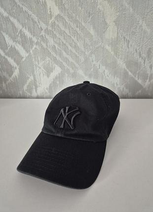 Оригинальная черная кепка бренда '47 (forty seven brand) new york yankees унисекс