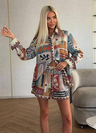 Брендовый костюм с шортами