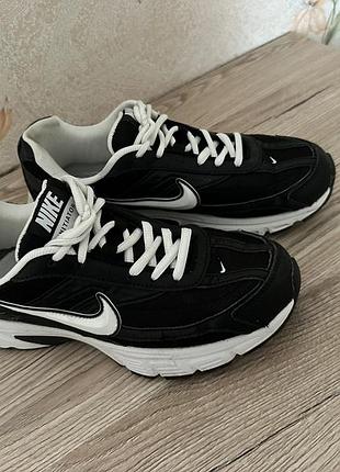Кросівки жіночі nike