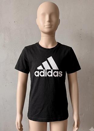 Стильна спортивна чорна дитяча футболка adidas (оригінал)