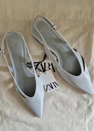 Туфли zara голубого цвета.