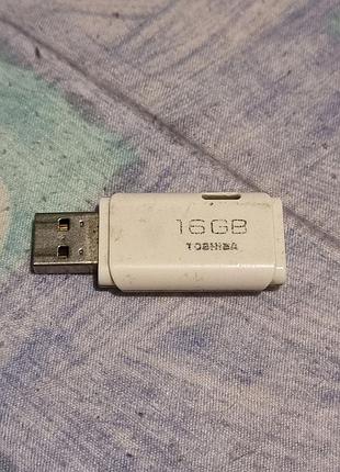 Флешка 16 гб toshiba 3.91/18.0 белая тошиба