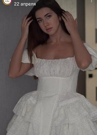 Мережива сукня