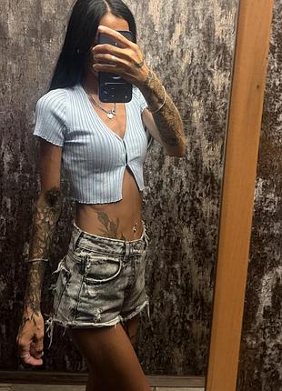 Кроп топ  трикотажний на гачках ґудзиках  відкрита грудь в рубчик bershka s/m