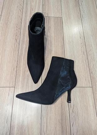 Стильные ботильоны с острым носочком justfab