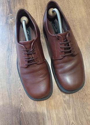 Продам мужские кожаные туфли бренда clarks