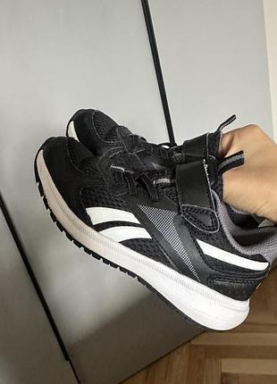Reebok 28 чорні кросівки для хлопчика