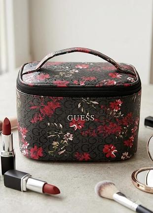 Косметичка чемодан guess