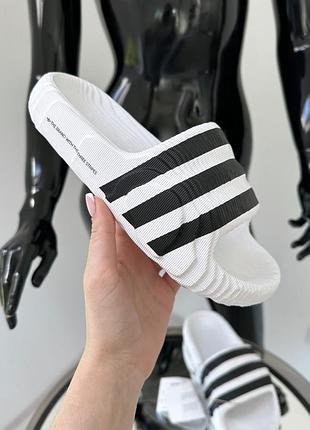 Ультра популярные шлепки adidas adilette 22