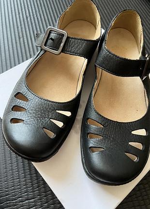 Зручні жіночі сандалі clarks не були в використанні