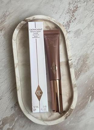 Румʼяна хайлайтер charlotte tilbury beauty light wand