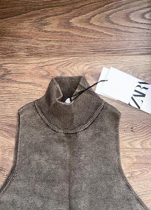 Топ з горлом zara
