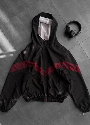 Мужская легкая куртка ветровка плащевка memory fabric черная с красным весна лето осень