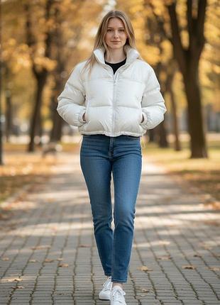 Коротка куртка з перловим сяйвом 44