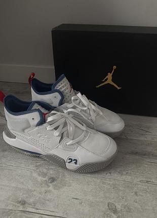Nike jordan stay loyal 2