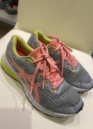 Заголовок: оригінальні бігові кросівки asics gt-1000 8 gel розмір 37