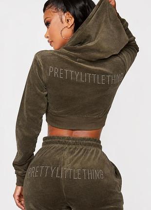 Велюрова вкорочена зіп худі prettylittlething кольору хакі зі стразами на спині розмір uk6(xs)