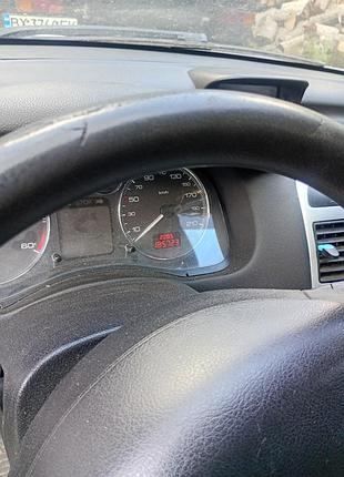 Автомобіль пежо 6