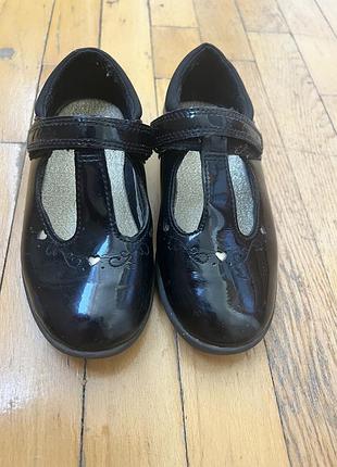 Лакові туфлі clarks