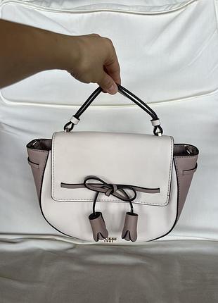 Стильна жіноча сумочка guess