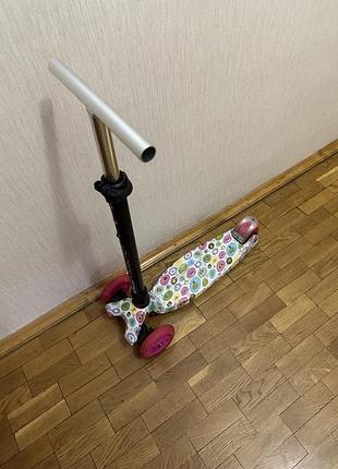 Диьячий самокат , для дітей віком від 3 років , металево-пласмасовий , різнокольоровий