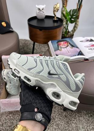 Жіночі кросівки nike air max tn plus olive reflective 40-41