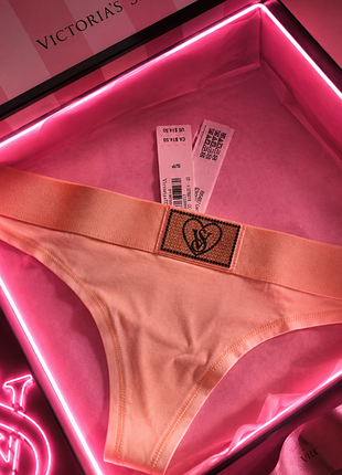 Трусики-стрінги з блискучими нашивками та сердечками logo cotton heart shine patch thong panty