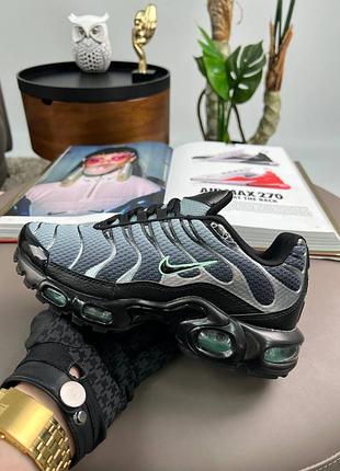 Жіночі кросівки nike air max tn plus grey black silver 39-40