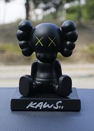 Kaws статуетка