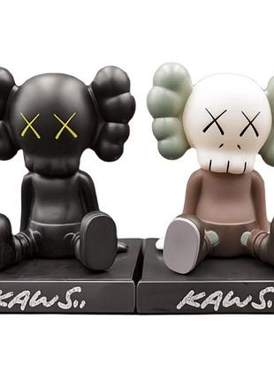Kaws статуетка 2