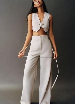 Стильний укорочений жилет zara