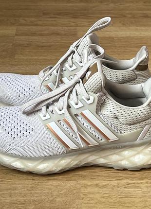 Кросівки adidas ultraboost оригінал в ідеальному стані. вказаний 42 розмір. ідуть на 41.