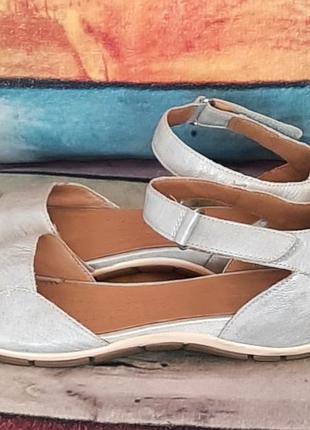 Босоніжки , шкіра  38роз clarks
