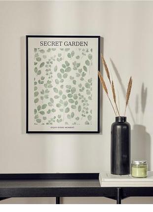 Постер картина у чорній рамці від sinsay з ботанічним принтом із написом secret garden 30см на 40см