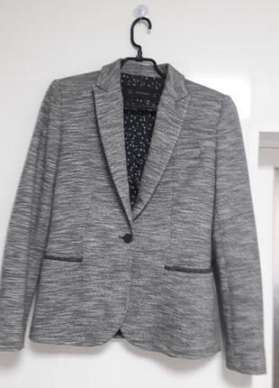 Zara basic 
38/m/46
жіночий сірий жакет ( меланж) на підкладці 
бавовна 
поліестер
дуже хороший стан без дефектів та слідів носіння
