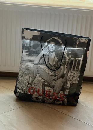 Оригінальна шкіряна сумка guess абсолютно нова!  оригінальна guess колір: білий натуральна шкіра стан: нова, жодного разу не використовувалася.