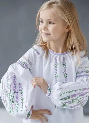 Витончена вишивка 🧵 для дівчинки