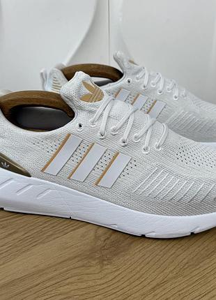Оригінальні кросівки adidas swift run 22
