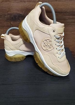 Женские массивные кроссовки guess dreamer (код модели: fl6dre esu12).