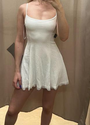 Літня сукня bershka жіноча з шортиками біла