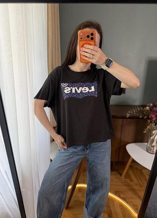Вільна оверсайз футболка levis
