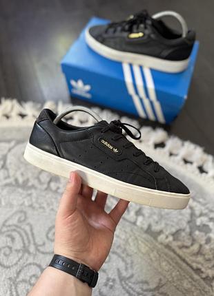 Преміальні шкіряні кросівки adidas