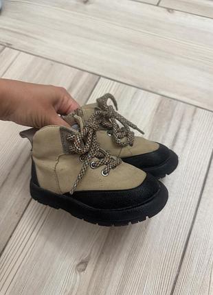 Осінні дитячі ботинки zara