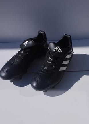 Бутсы adidas, размер 39,5, цвет черный.
