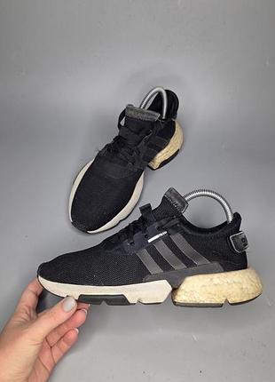 Кросівки adidas pod s3.1 чорного кольору з підошвою boost у задній частині