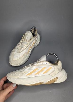 Женские кроссовки adidas ozelia в светло-бежевом (off white) цвете с оранжевыми акцентами