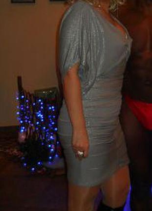 Серебристое нарядное платье