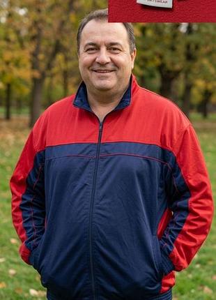 Мужская спортивная ветровка бренда vintage sportswear в классических красно-синих цветах.